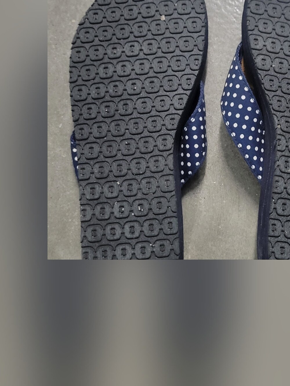 L.L. Bean Navy Flip Flop with White Polka Dot Straps. Sz 8M - Picture 2 of 5
